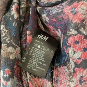 H&M Accessories - H&M dark floral lightweight scarf H&M Accessories - H&M dark floral lightweight scarf